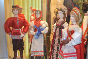 Дом Дружбы Ленобласти представил уникальную коллекцию национальных кукол