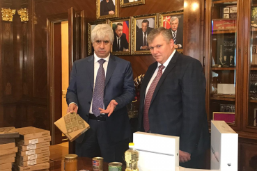 Азербайджанская автономия дарит жителям Ленобласти продукты и планшеты 