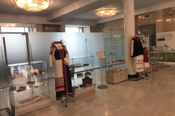 Выставка о традициях вышивания на Ленинградской земле открылась сегодня в Доме областного Правительства