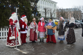 Встреча российского Деда Мороза и эстонского Санта-Клауса