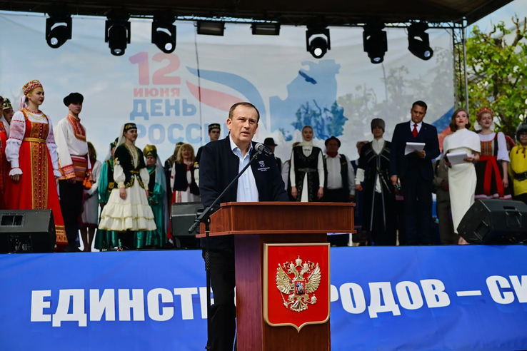 Столица Ленобласти встретила День России